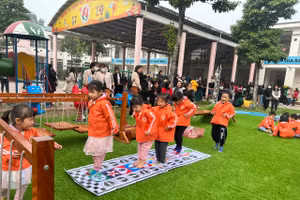 Trẻ được tham gia nhiều hoạt động vận động thể chất để nâng cao sức khỏe. 