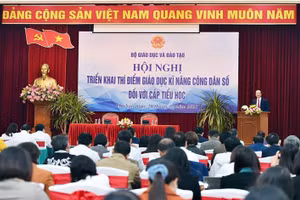 Hội nghị có sự tham gia của nhiều đại biểu, chuyên gia, nhà quản lý giáo dục.