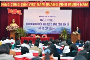 Hội nghị có sự tham gia của nhiều đại biểu, chuyên gia, nhà quản lý giáo dục.