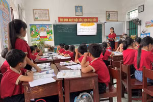 Tiết Tiếng Việt – Đọc bài: “Nhà phát minh 6 tuổi”của cô giáo Phạm Thị Thu Hiền tại lớp 4A2 Trường Tiểu học Hải Minh. 