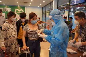 Đối tượng ưu tiên là phụ nữ có thai từ 28 tuần trở lên và trẻ em dưới 6 tháng tuổi.