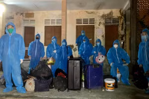 Các trường hợp dương tính với SARS-CoV-2, được đưa đi cách ly tập trung sau khi nhập cảnh.