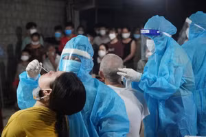 Quảng Bình truy vết, lấy mẫu xét nghiệm để bóc tách F0 ra khỏi cộng đồng.