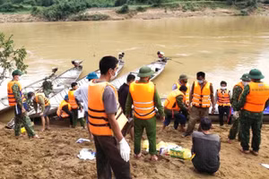 Thi thể nạn nhân được tìm thấy tại khe mương bản Hôi Rấy, xã Trường Sơn (Ảnh: C.T).