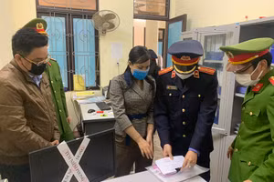 Cơ quan Cảnh sát điều tra Công an tỉnh Quảng Bình đã tống đạt quyết định khởi tố vụ án, khởi tố bị can và lệnh tạm giam đối với Nguyễn Thị Thùy Linh.