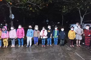 Học sinh và giáo viên đi cách ly trong đêm vì liên quan đến 1 F0.