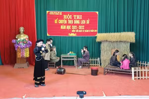 Học sinh tham gia Hội thi kể chuyện.