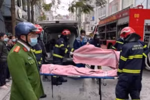 Lực lượng chức năng tại hiện trường vụ cháy thương tâm.