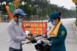 Chốt kiểm soát dịch Covid-19 tại thành phố Bắc Ninh. 