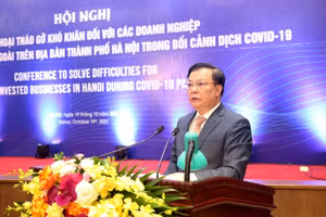 Ủy viên Bộ Chính trị, Bí thư Thành ủy - Đinh Tiến Dũng phát biểu.