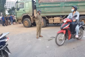 Hiện trường 1 vụ TNGT tại Hà Nội.