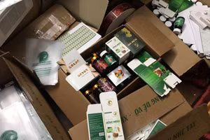 Số hàng hóa thực phẩm chức năng không rõ nguồn gốc.