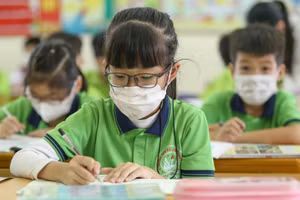 Học sinh trường Tiểu học Đình Bảng 2 thực hiện 5K phòng dịch.