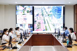 Tiếp nhận cuộc gọi về phòng chống Covid-19 đến Tổng đài 1022 Hà Nội. 