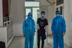 Thương được đưa đi cách ly phòng dịch Covid-19 theo quy định.