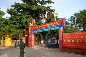 Khu vực cổng trường THPT Chuyên Bắc Giang (tỉnh Bắc Giang).