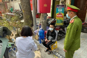 Công an TP Hà Nội bảo đảm nhân dân đón Tết (Ảnh minh họa).