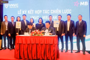 Quang cảnh lễ ký kết.