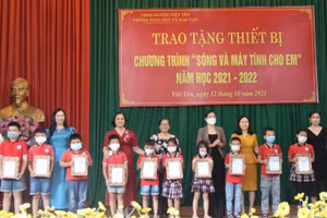 Công đoàn ngành Giáo dục Việt Yên tích cực tham gia hoạt động chương trình "Sóng và máy tính cho em".