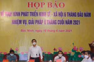 Phó Chủ tịch Thường trực UBND tỉnh Bắc Ninh Vương Quốc Tuấn chủ trì họp báo.