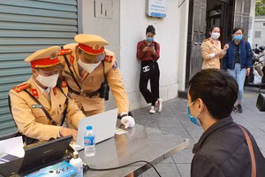 Lực lượng chức năng thiết lập hồ sơ xử phạt qua dịch vụ công quốc gia.