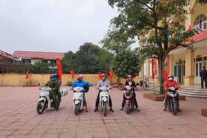 Đội tuyên truyền phòng chống dịch Covid-19 xã Nam Phong. 