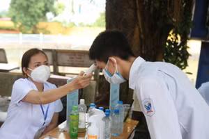 Thí sinh dự thi đợt 1 kỳ thi tốt nghiệp THPT năm 2021 thực hiện nghiêm các quy định phòng chống dịch Covid-19.