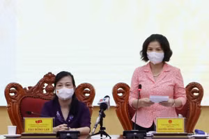 Chủ tịch UBND tỉnh Nguyễn Hương Giang phát biểu.