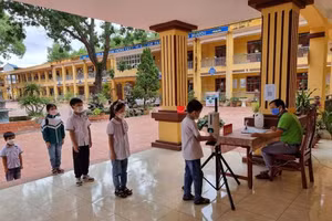 Học sinh trên địa bàn huyện Lạng Giang chuyển sang học trực tuyến từ 5/11.