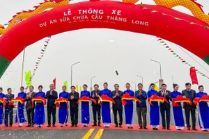 Lễ thông xe Dự án sửa chữa mặt cầu Thăng Long.