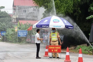 Hà Nội triển khai các chốt kiểm soát dịch bệnh Covid-19 (Ảnh minh họa).