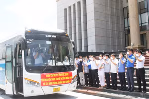 Trước đó, Bắc Giang cử 2 đoàn tình nguyện xung phong vào miền Nam chống dịch. (Ảnh TL).