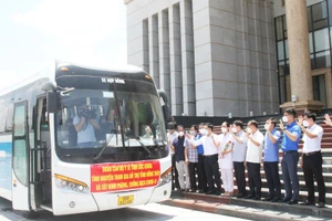 Trước đó, Bắc Giang cử 2 đoàn tình nguyện xung phong vào miền Nam chống dịch. (Ảnh TL).