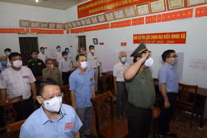 Trung tướng Nguyễn Hải Trung - Giám đốc Công an TP Hà Nội tại điểm bầu cử.