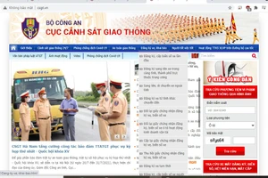  Người dân truy cập Cổng Thông tin điển tử (csgt.vn). 