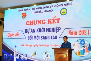 Anh Bùi Văn Hoàng - Phó Bí thư Tỉnh đoàn Bắc Giang phát biểu tại Chung kết cuộc thi. 