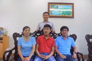 Nguyễn Đức Thuận (áo đỏ) Lớp 12 Tin - Trường THPT chuyên Bắc Ninh dự thi Kỳ thi Olympic Tin học Châu Á năm 2021.