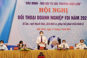 Phó Chủ tịch Thường trực UBND tỉnh Vương Quốc Tuấn phát biểu.