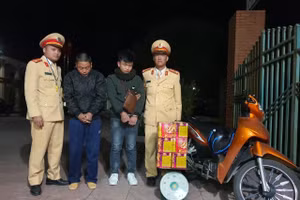 CSGT Bắc Giang phát hiện bắt giữ 2 đối tượng vận chuyển pháo trái phép.