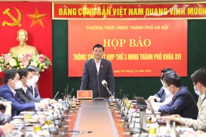 Phó Chủ tịch HĐND TP. Hà Nội Phạm Quí Tiên phát biểu.