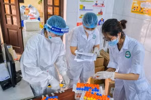 Xét nghiệm Covid-19 cho toàn bộ thí sinh và cán bộ, GV tham gia kỳ thi tốt nghiệp THPT.