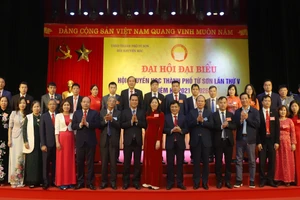 Ban chấp hành Hội Khuyến học thành phố Từ Sơn khóa V, nhiệm kỳ 2021 - 2026 ra mắt Đại hội.