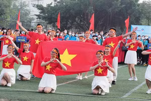 Khai mạc giải cầu lông, bóng bàn, kéo co của ngành Giáo dục Từ Sơn.