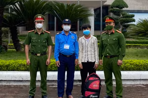 Vàng A Kiên được Công an và người dân giúp đỡ, xin việc để đảm bảo cuộc sống trong thời gian giãn cách.