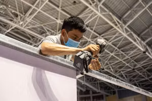 Công nhân làm việc trong khu công nghiệp. (Ảnh minh họa).