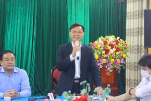 Ông Đặng Văn Cảnh - Phó Chủ tịch UBND huyện Mỹ Đức thông tin với báo chí.