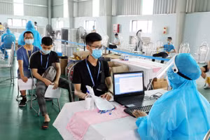 Tăng cường các biện pháp truy vết, rà soát lấy mẫu xét nghiệm cho người dân, công nhân. (Ảnh minh họa).