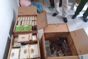 Cơ quan chức năng phát hiện và thu giữ tang vật.