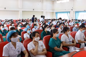 Các y, bác sỹ tỉnh Bắc Ninh tham gia hỗ trợ thành phố Hà Nội phòng, chống dịch Covid-19.