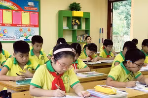 Học sinh Bắc Ninh trở lại trường học trong điều kiện đảm bảo an toàn phòng chống dịch (Ảnh minh họa).